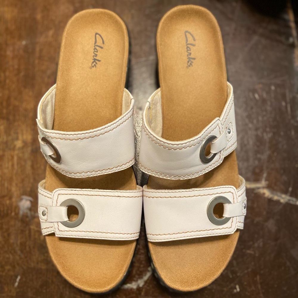 Clarks White/Black Clog Strap Sandals. Size. 10M